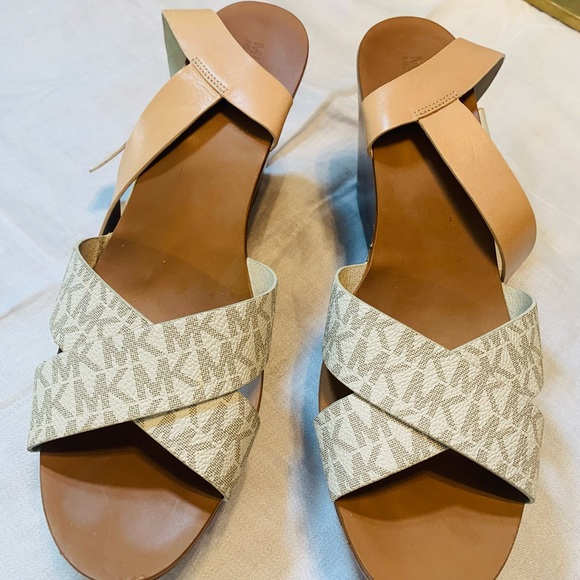 Michael Kors platforms - Picture 5 of 5